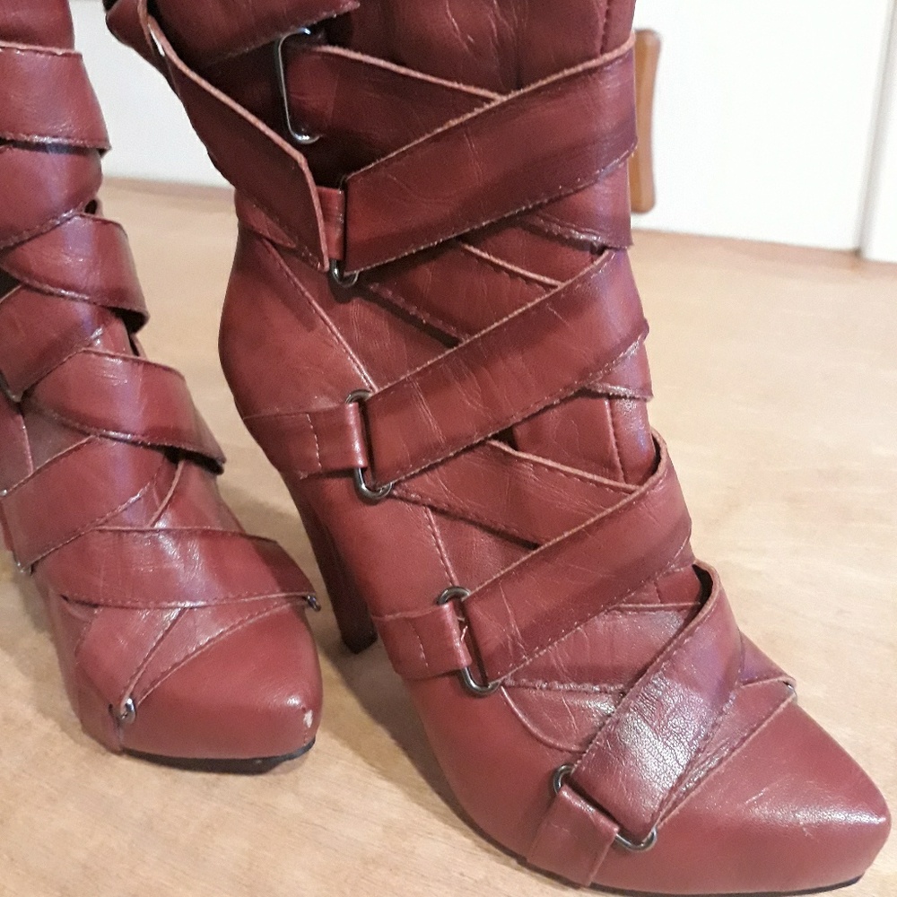 Sexy Cleopatra booty up, size 7-1/2